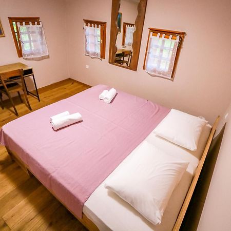 Hostel Strug Makole Bagian luar foto