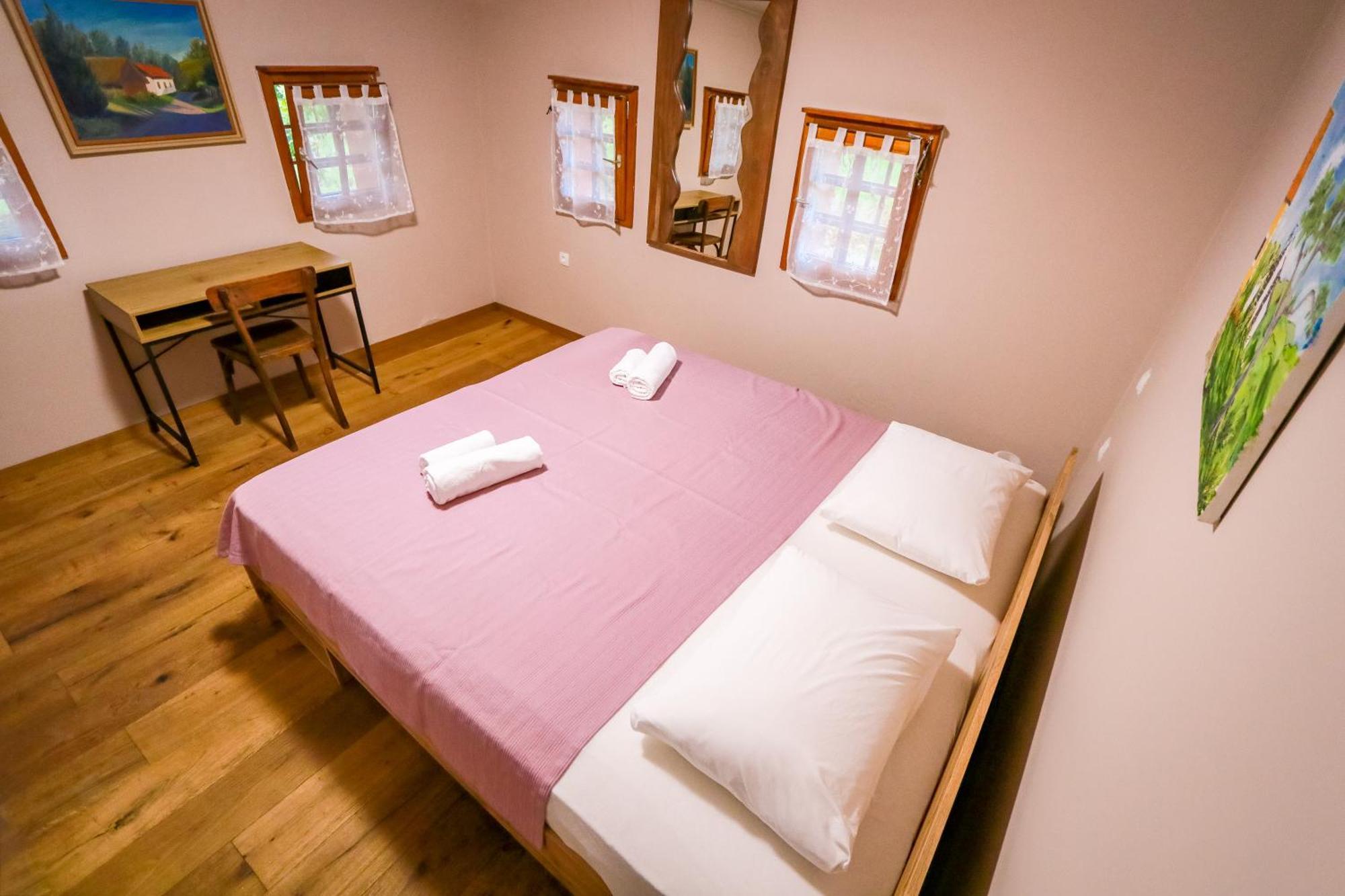 Hostel Strug Makole Bagian luar foto