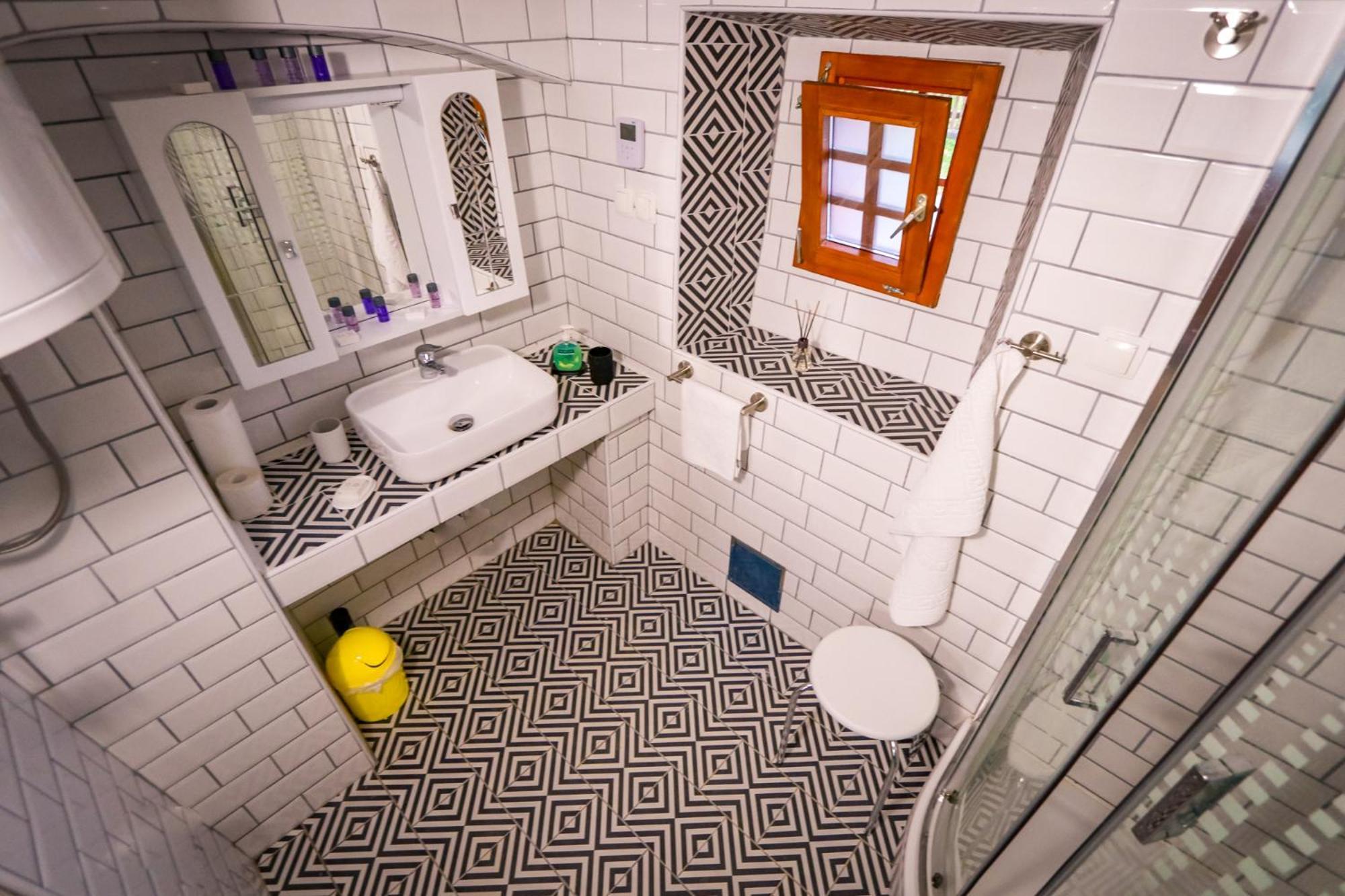 Hostel Strug Makole Bagian luar foto
