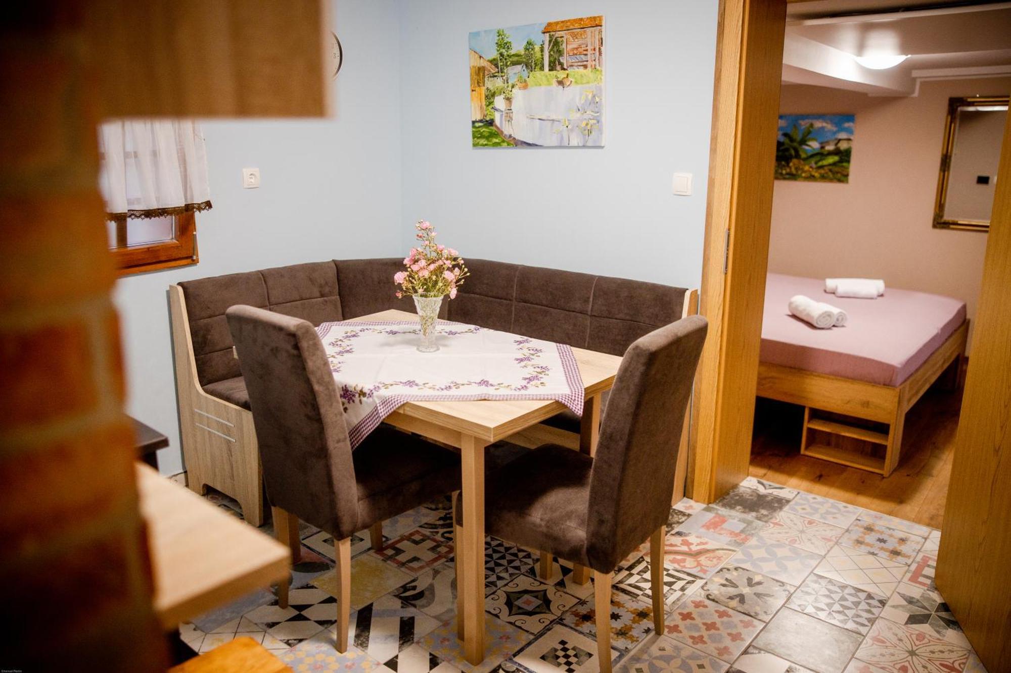 Hostel Strug Makole Bagian luar foto